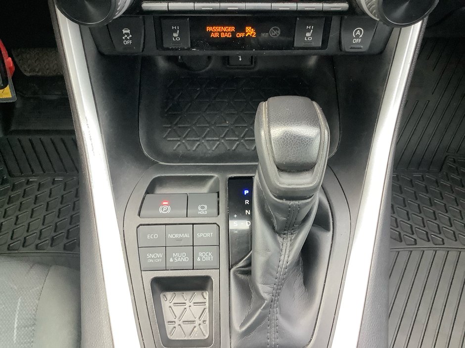 2022 Toyota RAV4 LE-23