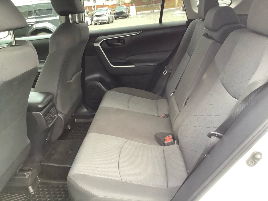 2022 Toyota RAV4 LE-16