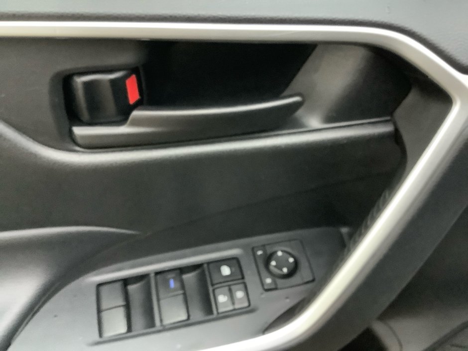 2022 Toyota RAV4 LE-5