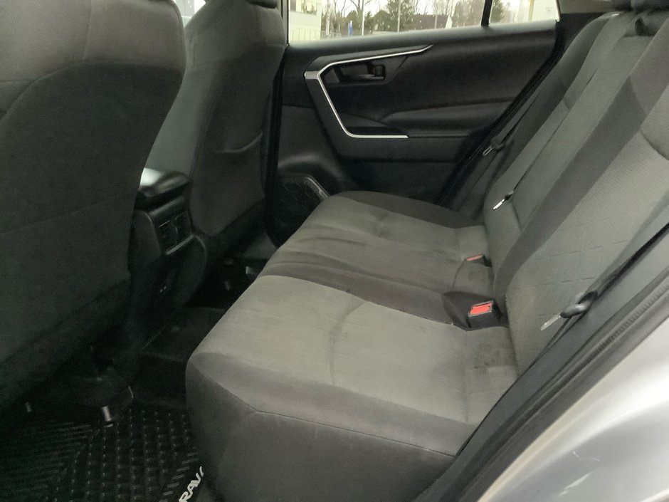 2022 Toyota RAV4 LE-4