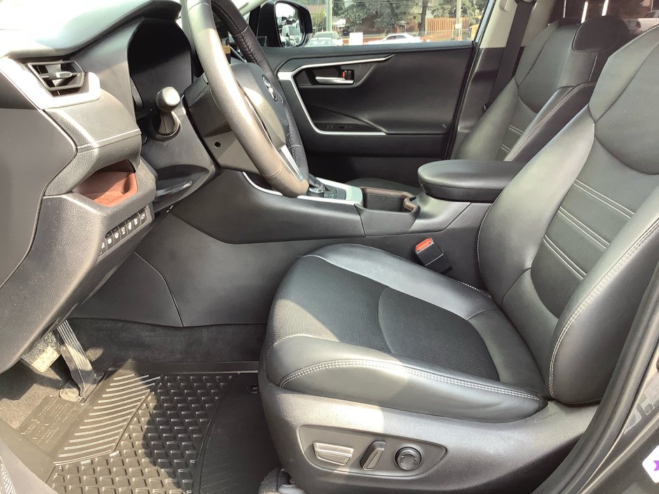 2023 Toyota RAV4 LIMITED-12