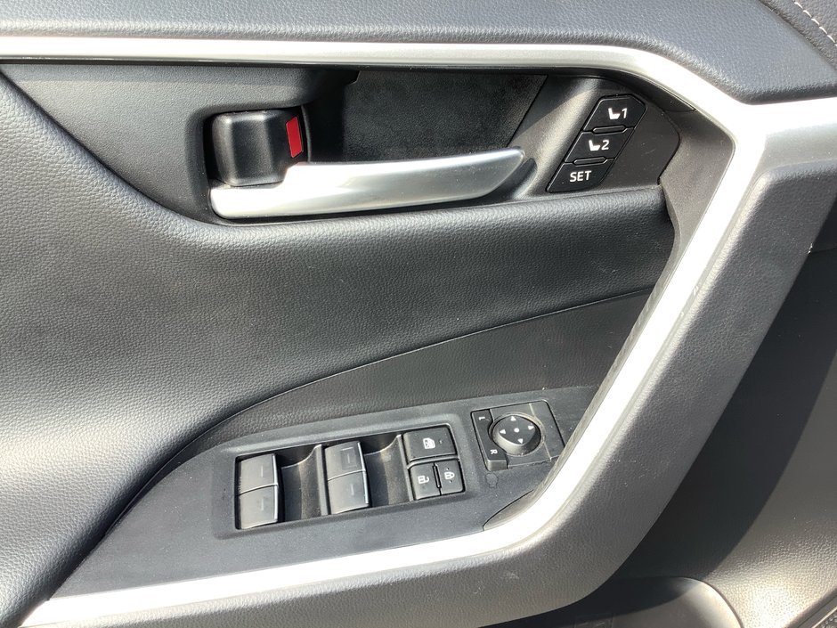 2023 Toyota RAV4 LIMITED-14