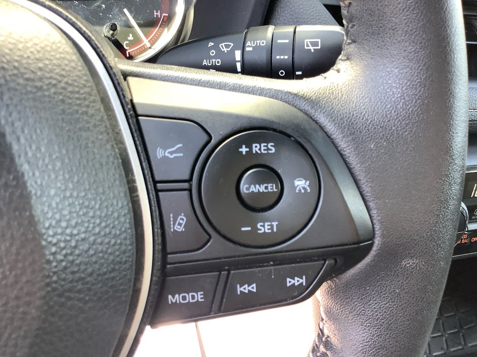 2023 Toyota RAV4 XLE-18
