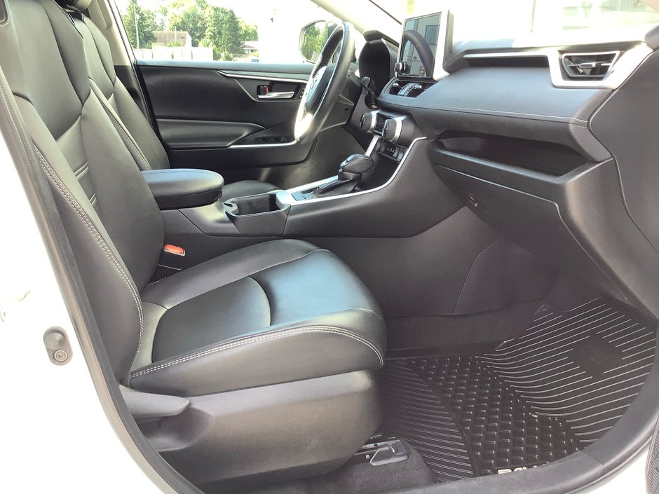 2023 Toyota RAV4 XLE-10