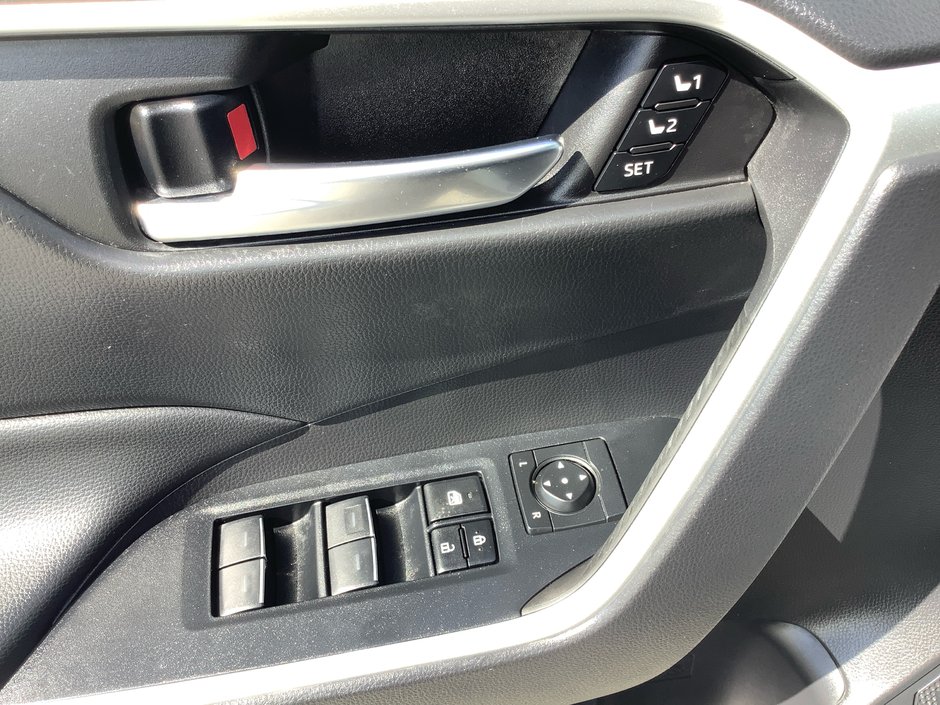 2023 Toyota RAV4 XLE-16