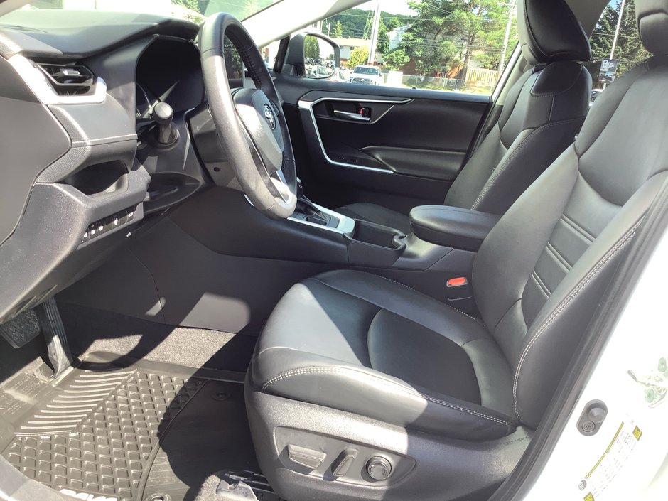 2023 Toyota RAV4 XLE-13