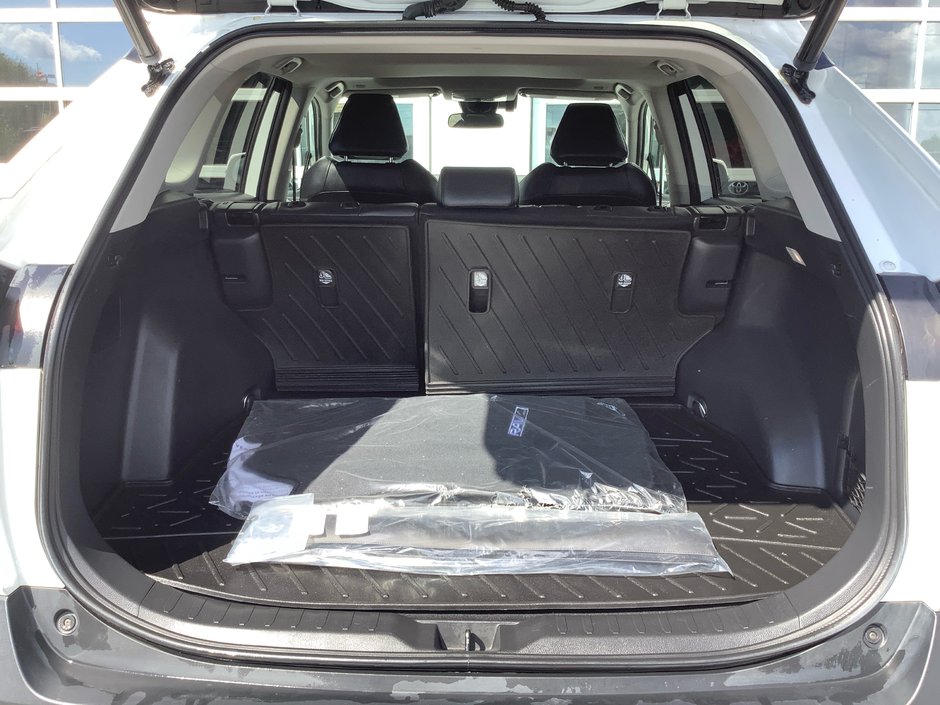 2023 Toyota RAV4 XLE-12