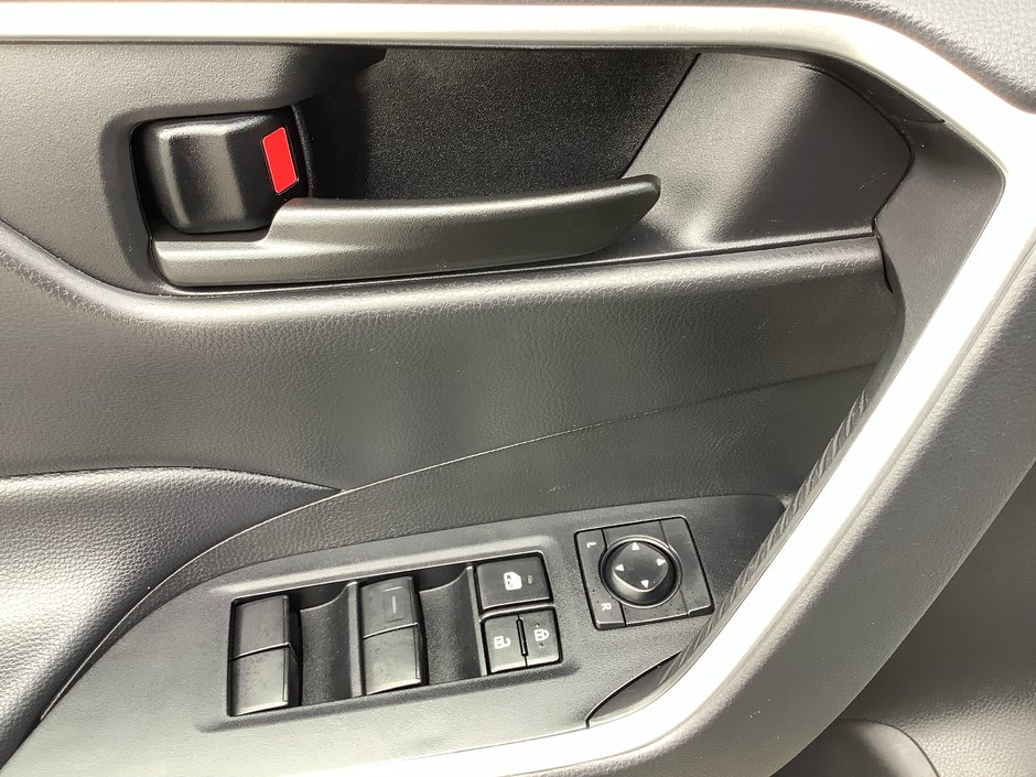 2024 Toyota RAV4 Hybrid LE-8