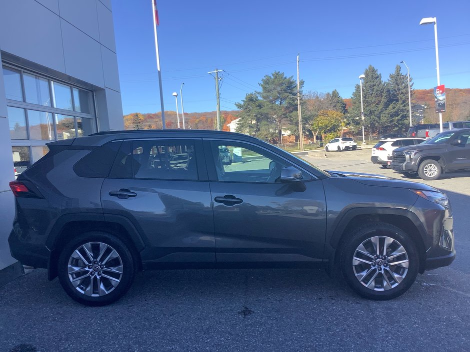 2024 Toyota RAV4 XLE-3