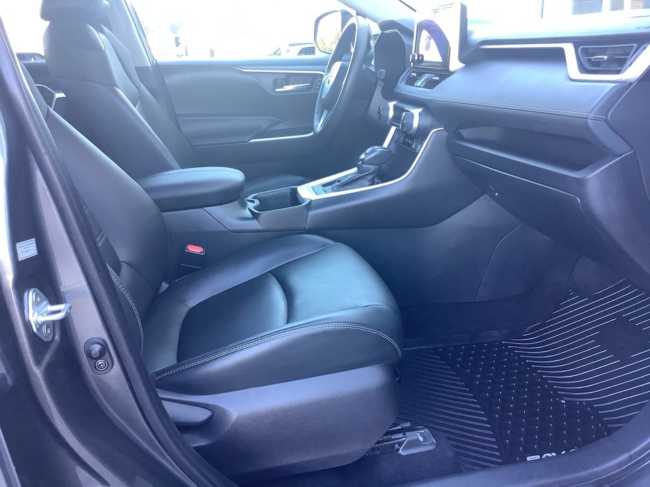 2024 Toyota RAV4 XLE-10