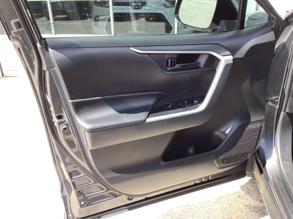 2025 Toyota RAV4 LE-9