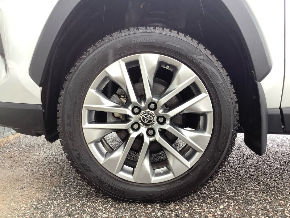 23 Toyota RAV4 Limited-8