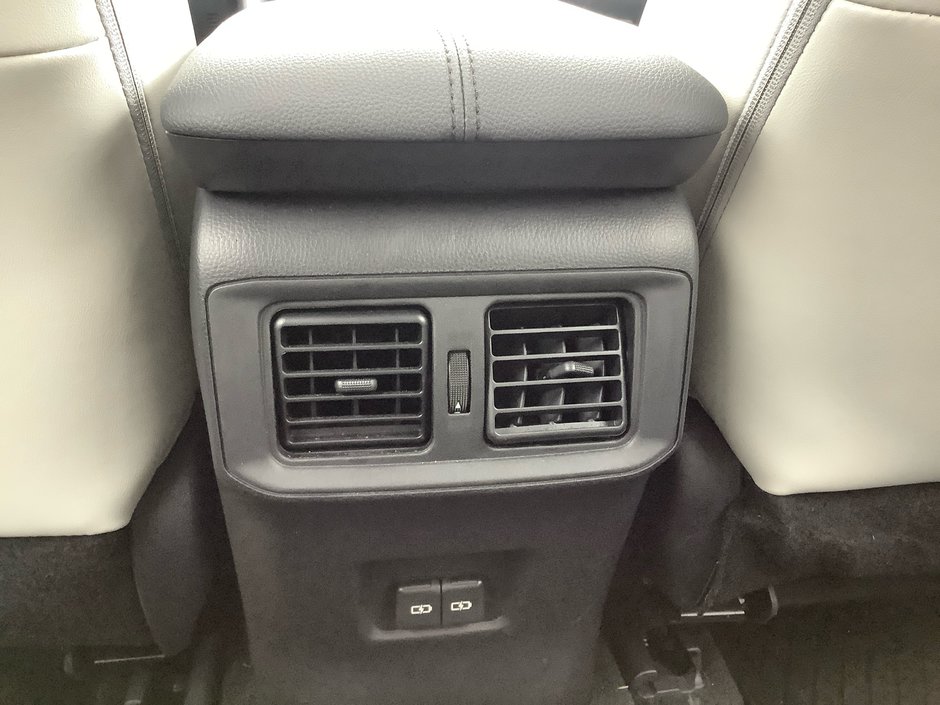 23 Toyota RAV4 Limited-24