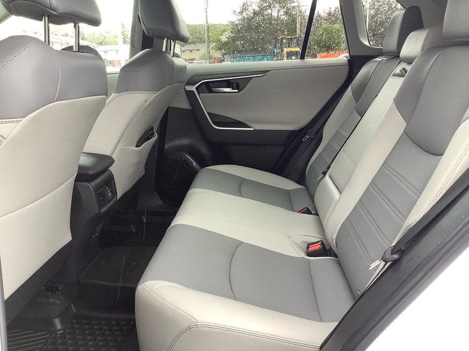 23 Toyota RAV4 Limited-14