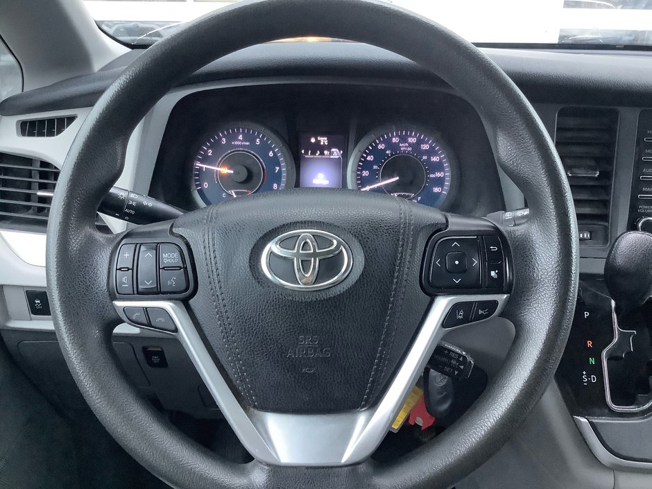 2020 Toyota SIENNA LE-14