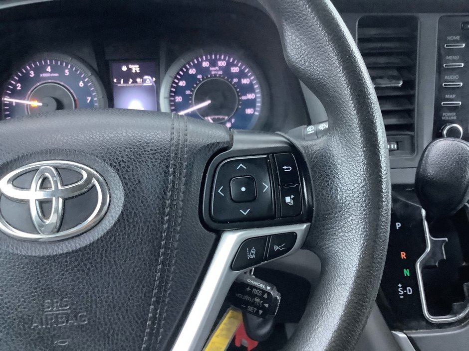 2020 Toyota SIENNA LE-16