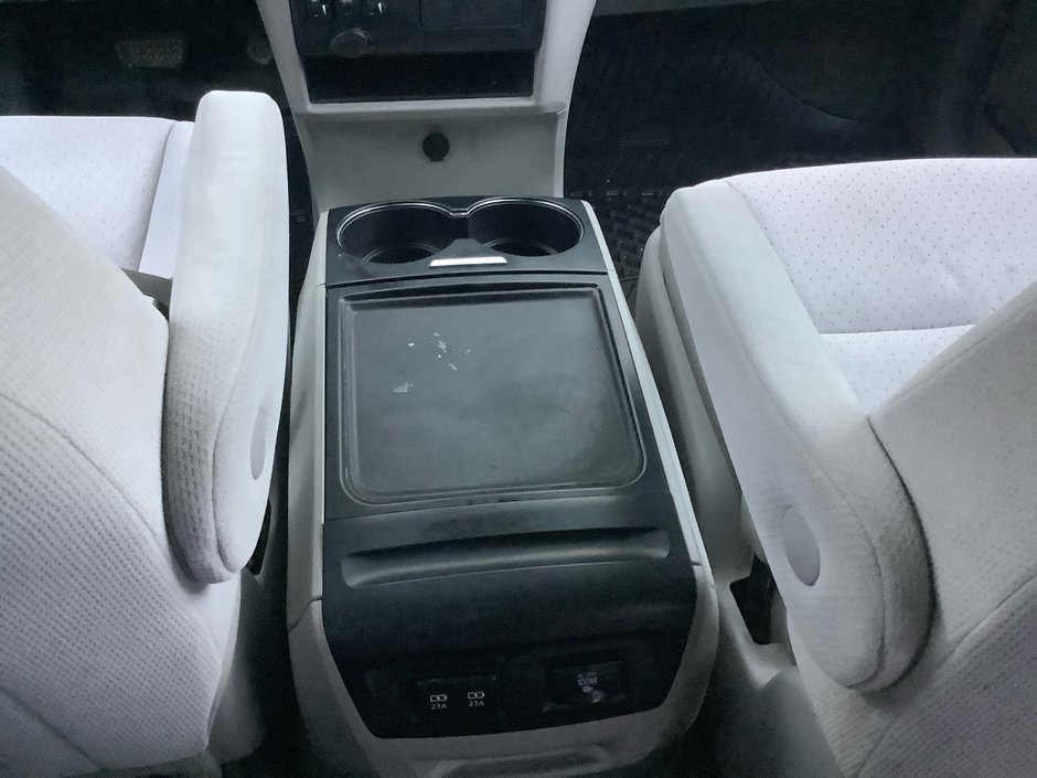 2020 Toyota SIENNA LE-19