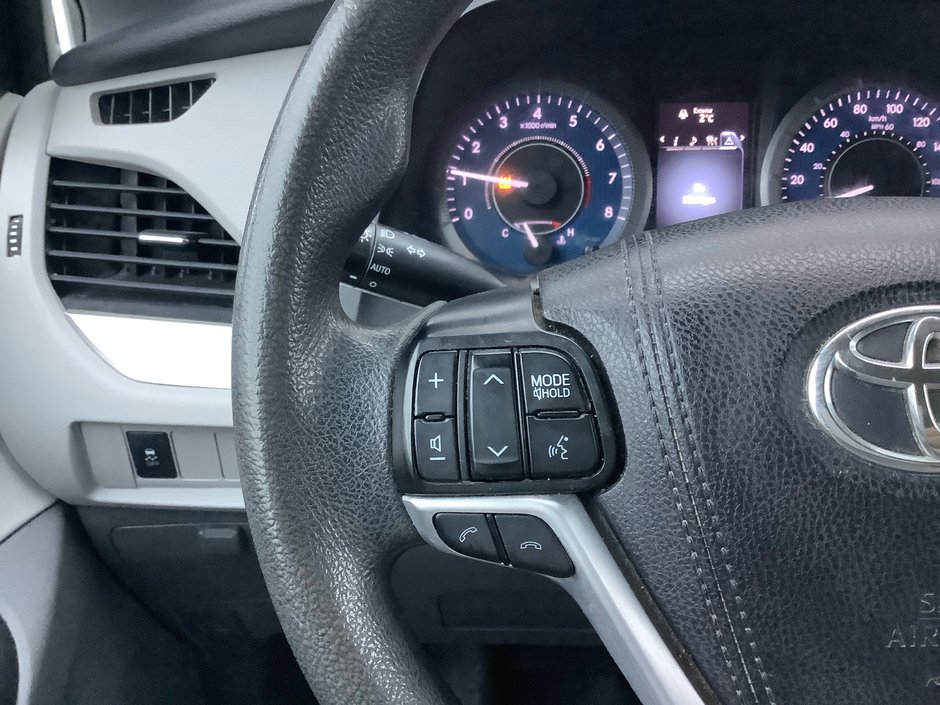 2020 Toyota SIENNA LE-15