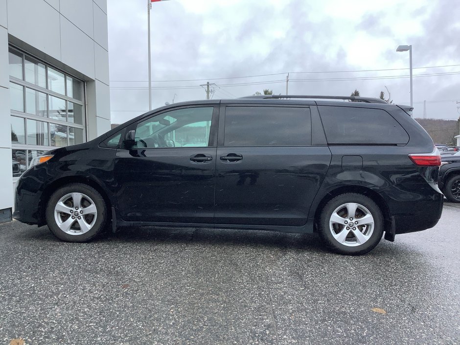 2020 Toyota SIENNA LE-8