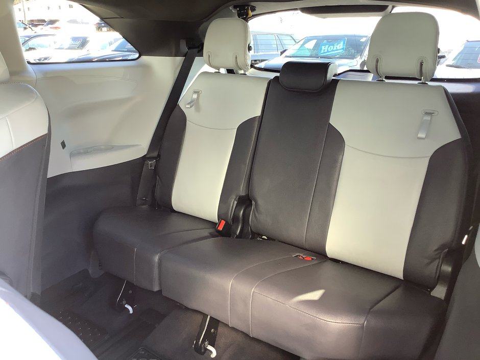 2023 Toyota SIENNA-15