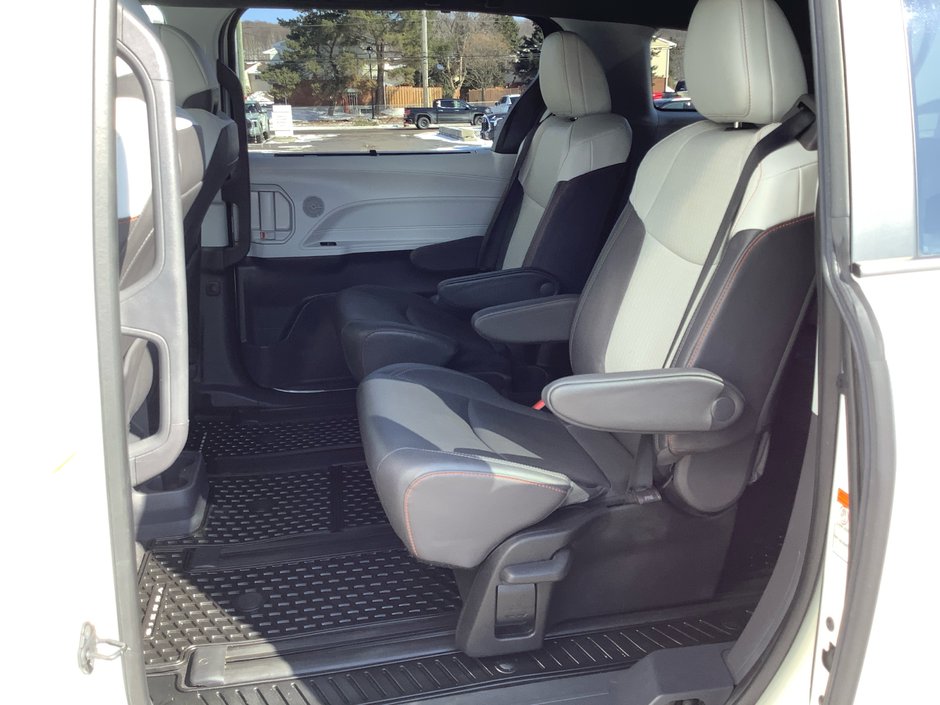 2023 Toyota SIENNA-14