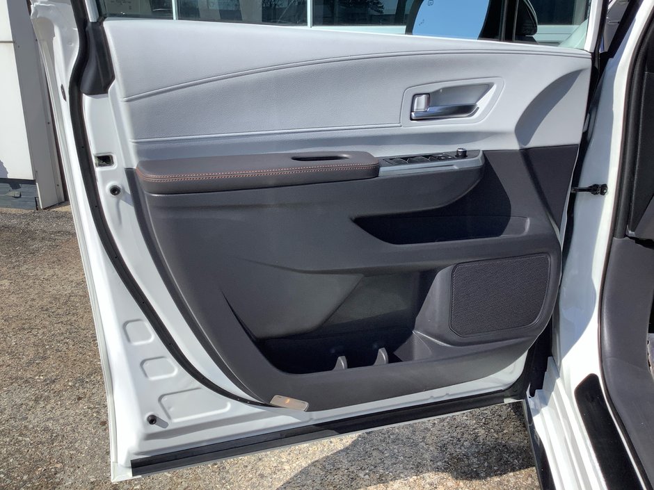 2023 Toyota SIENNA-11