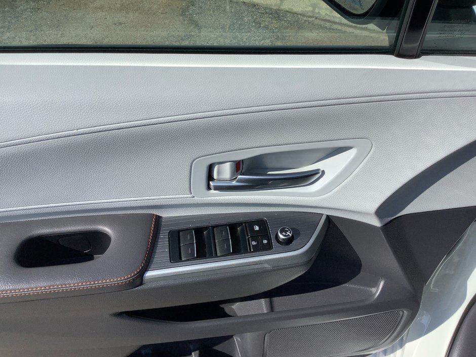 2023 Toyota SIENNA-12