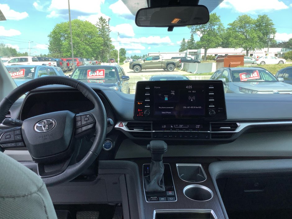 2023 Toyota SIENNA-8