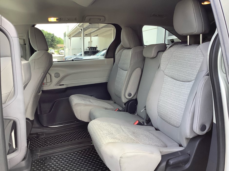 2023 Toyota SIENNA-6