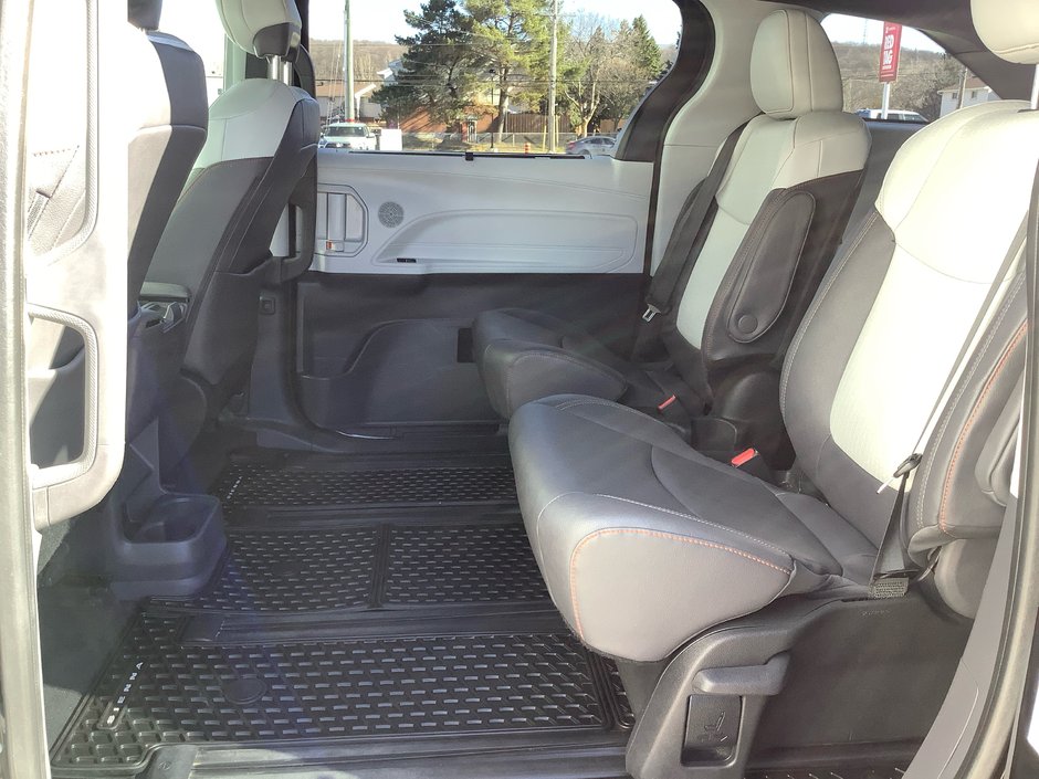 2024 Toyota SIENNA-15