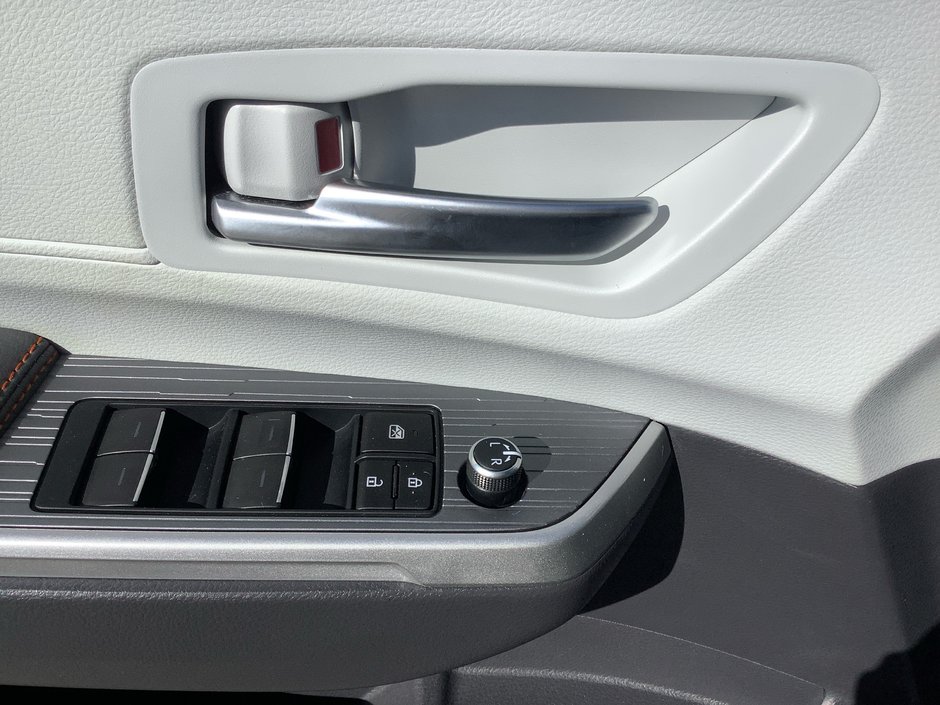 2024 Toyota SIENNA-18