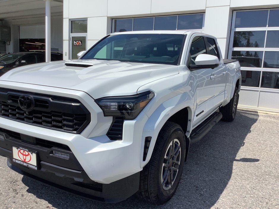 26 Toyota TACOMA 4X4-1