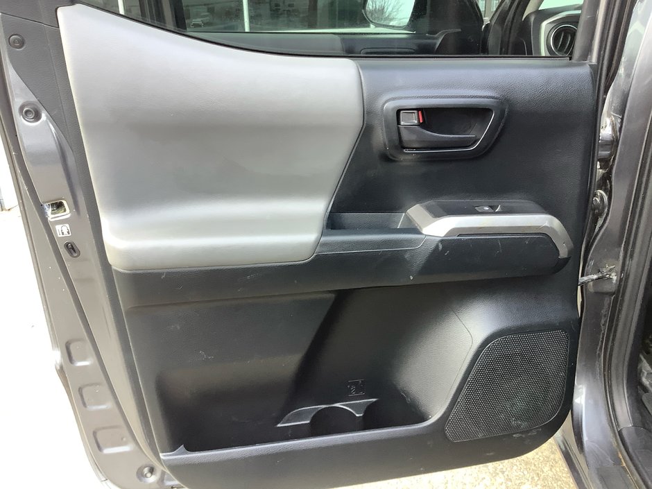 2016 Toyota TACOMA SR5-15