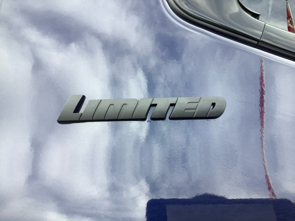 25 Toyota TUNDRA 4X4 Limited-8