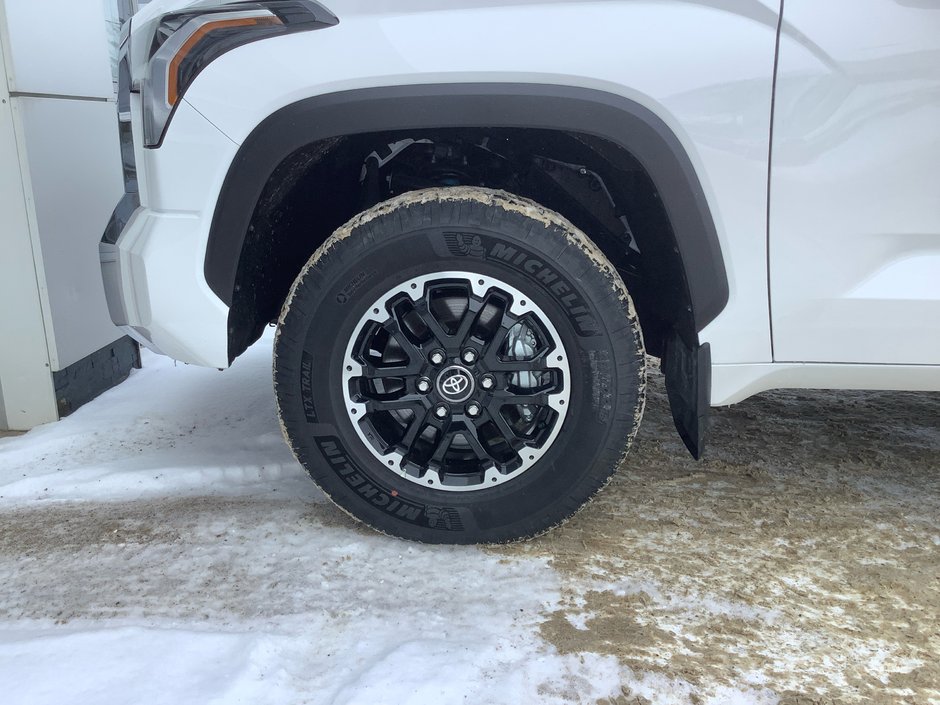 25 Toyota TUNDRA 4X4 SR-9