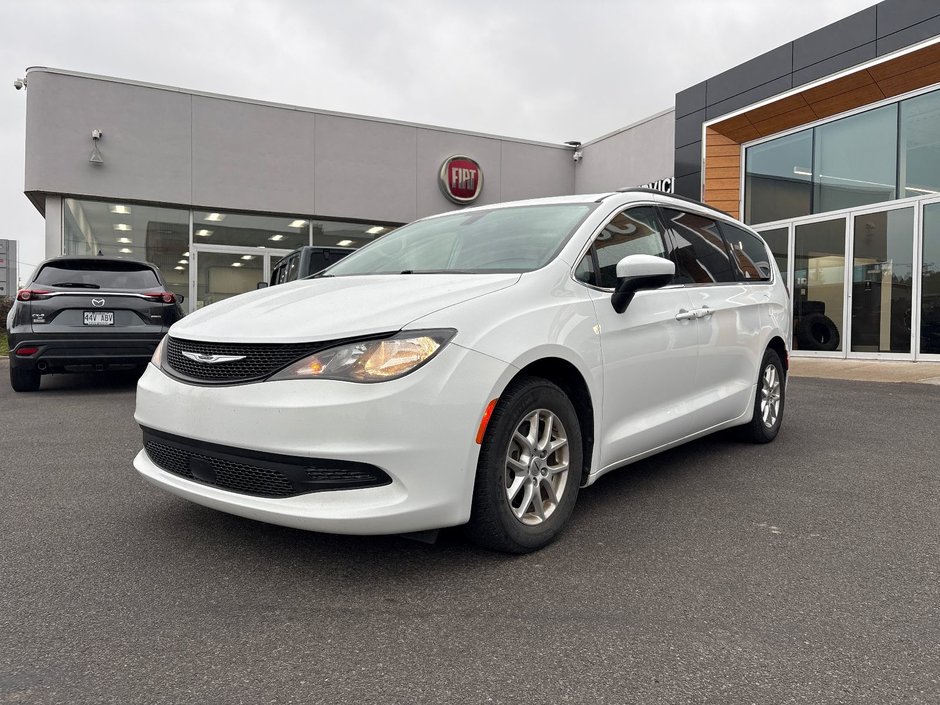 Chrysler Grand Caravan SXT 2022 à Pointe-Aux-Trembles, Québec - w940px