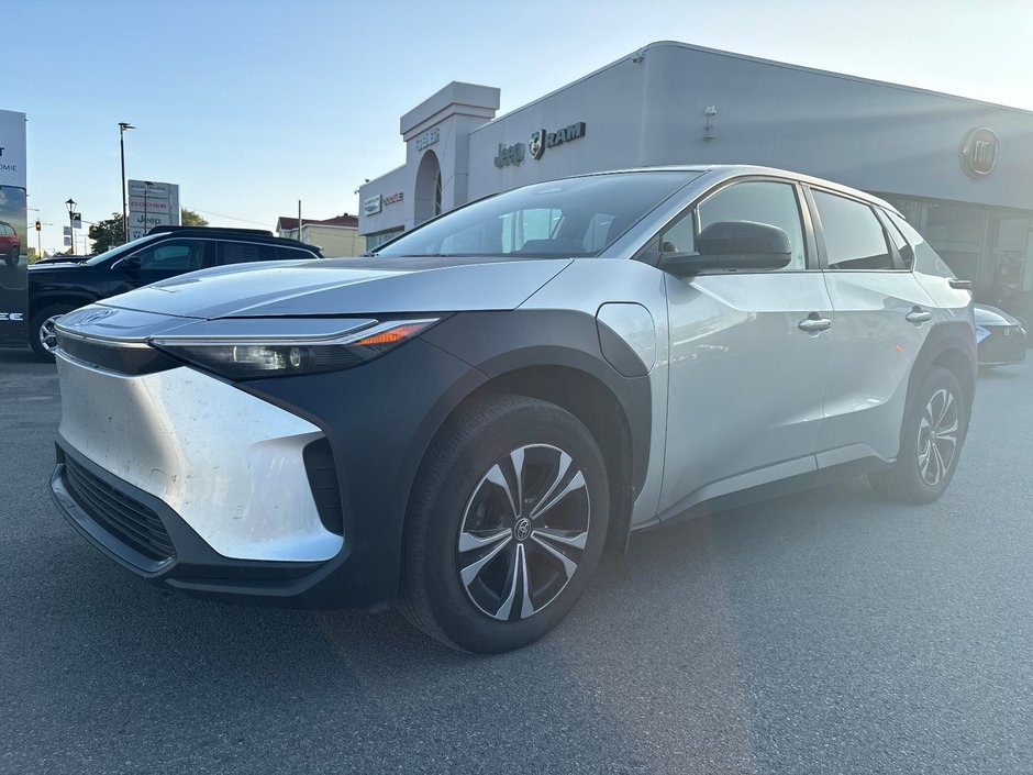Toyota bZ4X LE 2023 à Pointe-Aux-Trembles, Québec - w940px