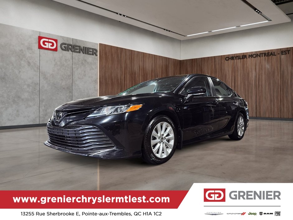 2018 Toyota Camry LE in Pointe-Aux-Trembles, Quebec - w940px