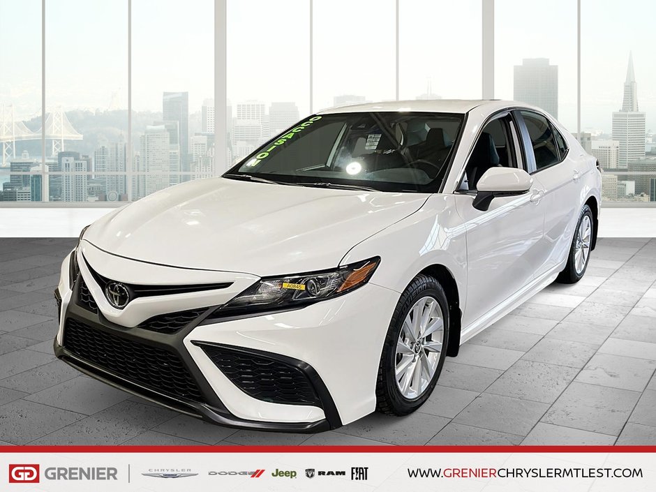 Toyota Camry SE + CUIR + CARPLAY 2023 à Pointe-Aux-Trembles, Québec - w940px