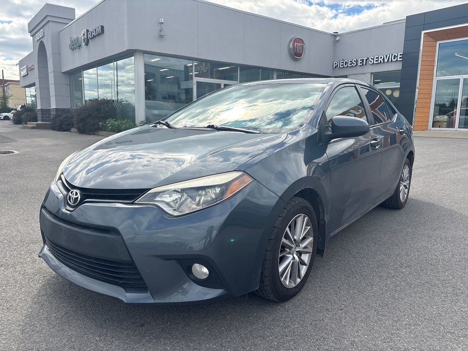 2014 Toyota Corolla LE in Pointe-Aux-Trembles, Quebec - w940px