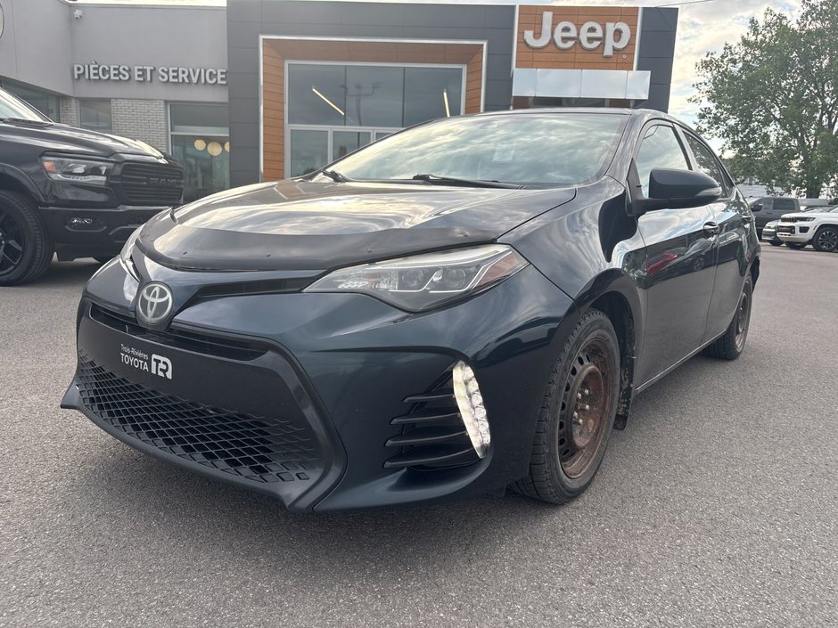 2017 Toyota Corolla LE in Pointe-Aux-Trembles, Quebec - w940px