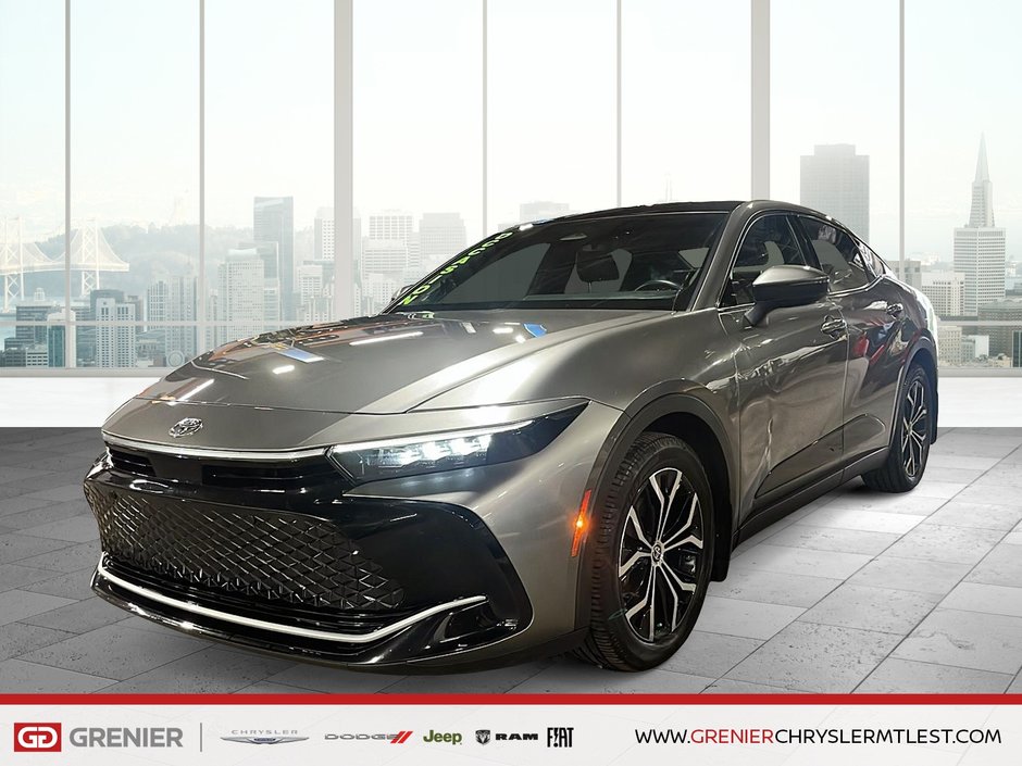 2023 Toyota CROWN XLE + HYBRIDE + TOIT DE VERRE PANO in Pointe-Aux-Trembles, Quebec - w940px
