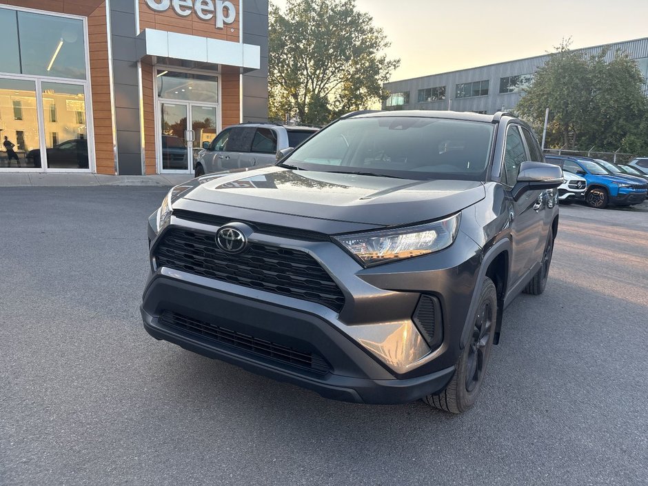 Toyota RAV4 LE 2020 à Pointe-Aux-Trembles, Québec - w940px