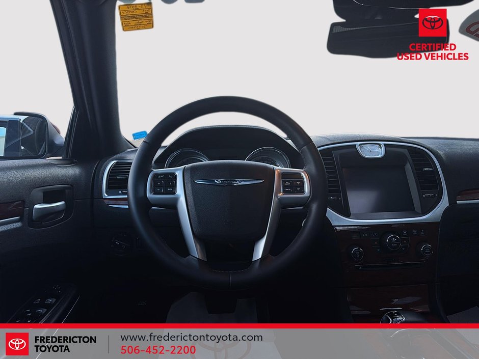 2013 Chrysler 300 Touring-9