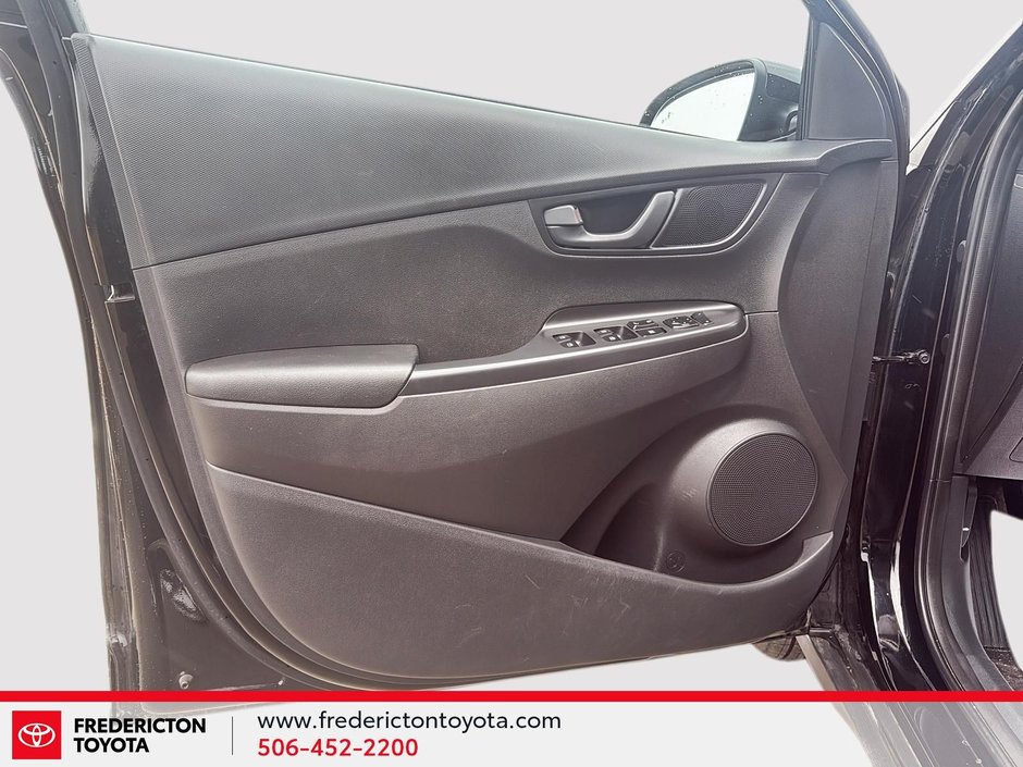Hyundai Kona Preferred 2023-9