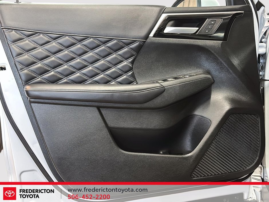 Mitsubishi Outlander  2024-9