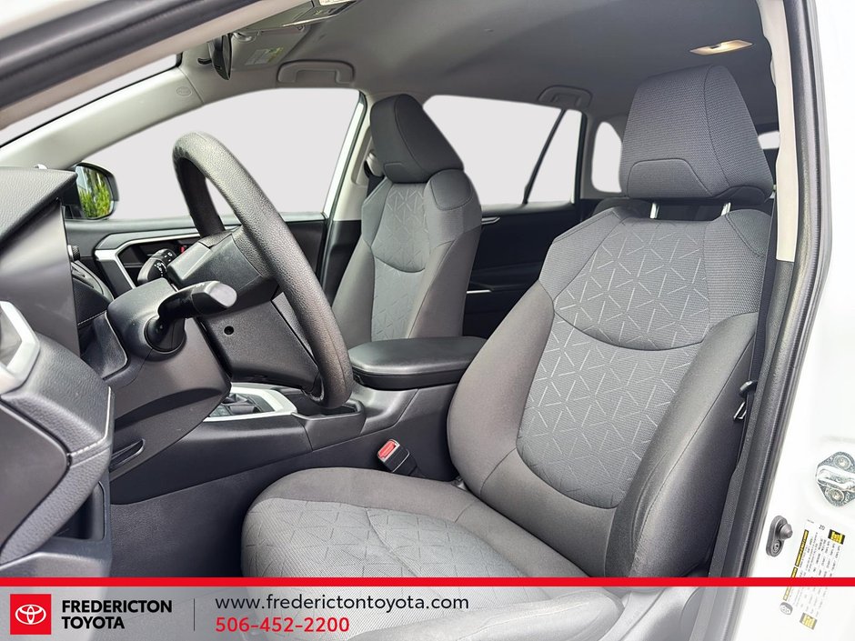 2023 Toyota RAV4 LE-8