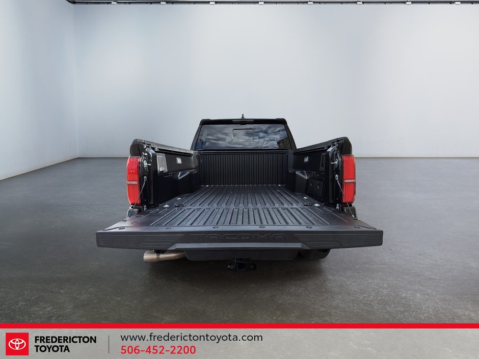 Toyota Tacoma TRD OFF-ROAD 2025-15
