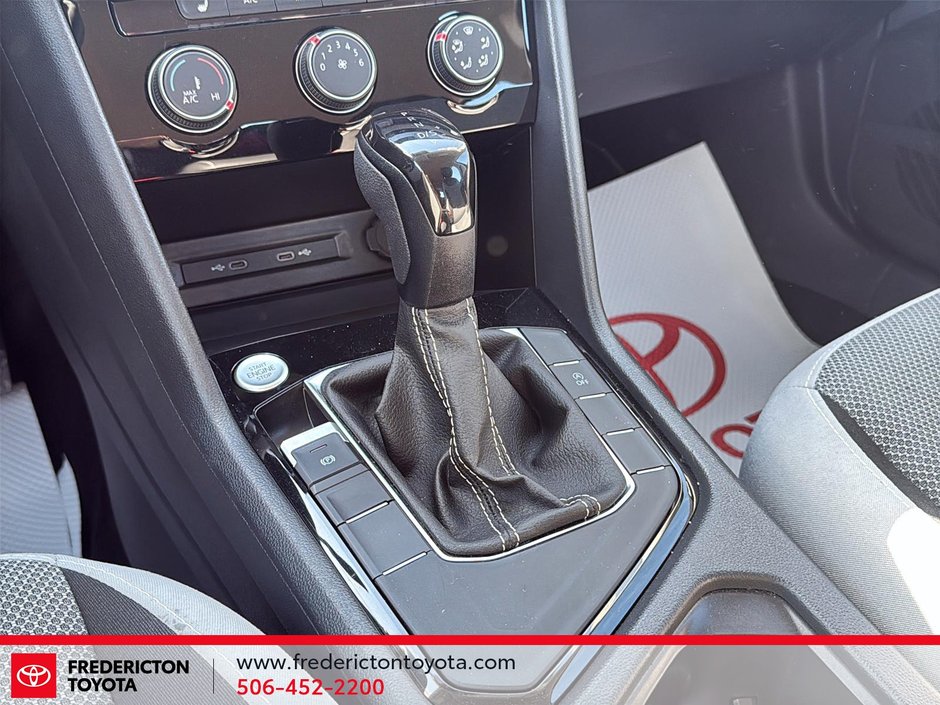 Volkswagen Taos Trendline 2024-13
