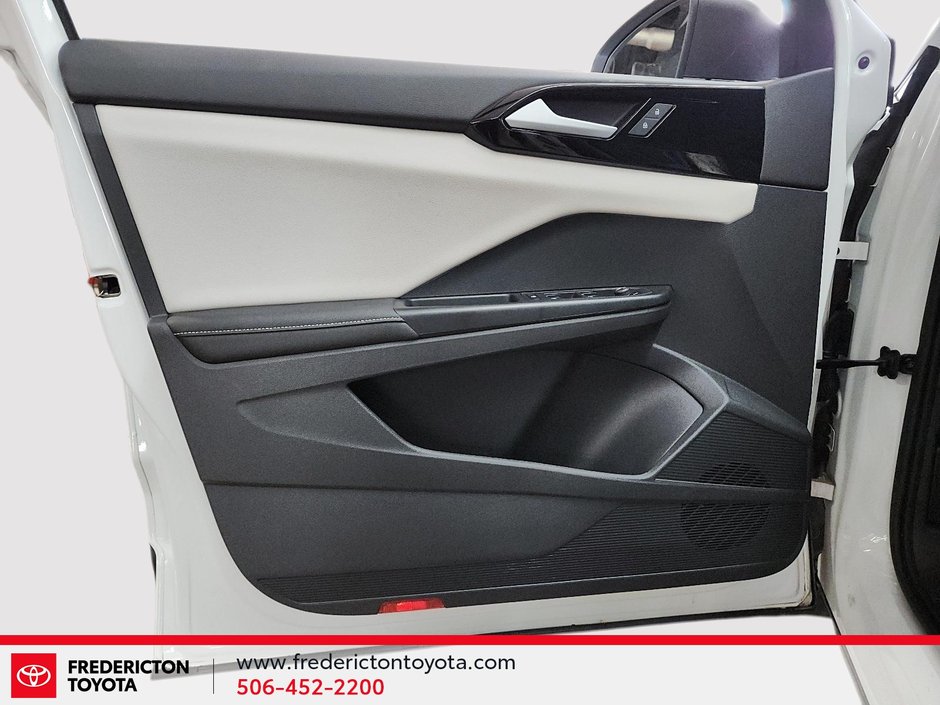 2025 Volkswagen Taos Trendline-9